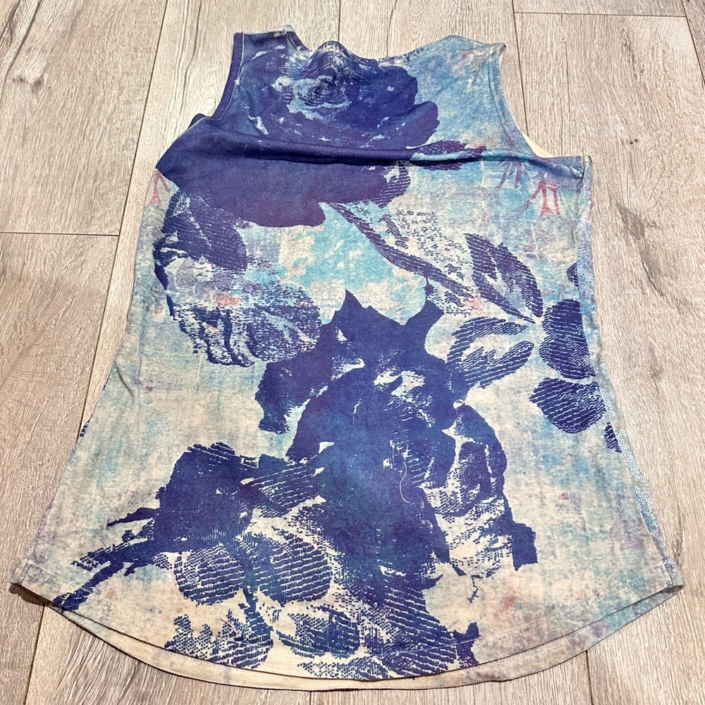 Woman top size XS worn